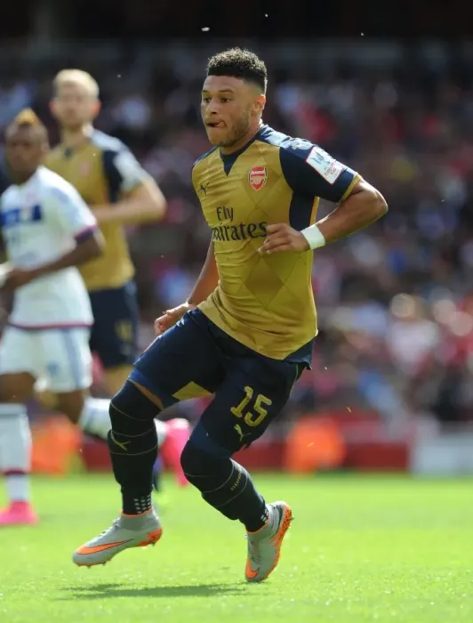 Framed Print : Alex Oxlade-Chamberlain: In Action for Arsenal against Olympique Lyonnais, Emirates Cup 2015 / 16