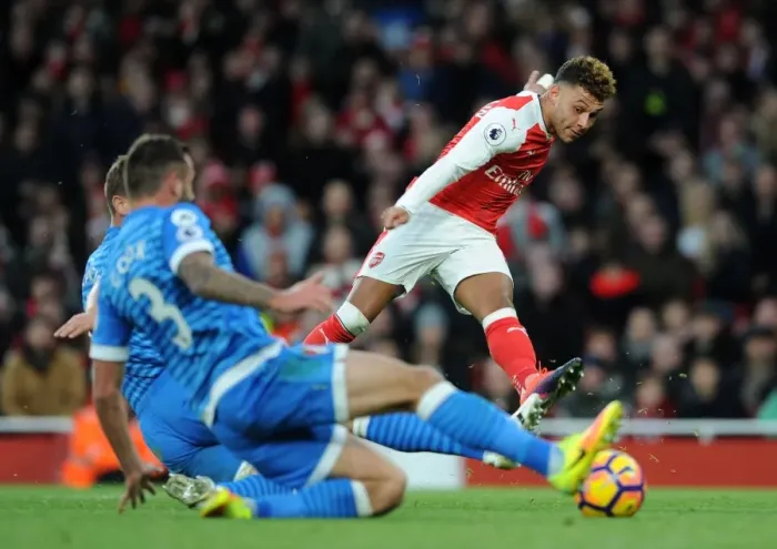 Framed Print : Alex Oxlade-Chamberlain in Action: Arsenal vs AFC Bournemouth, Premier League 2016 / 17