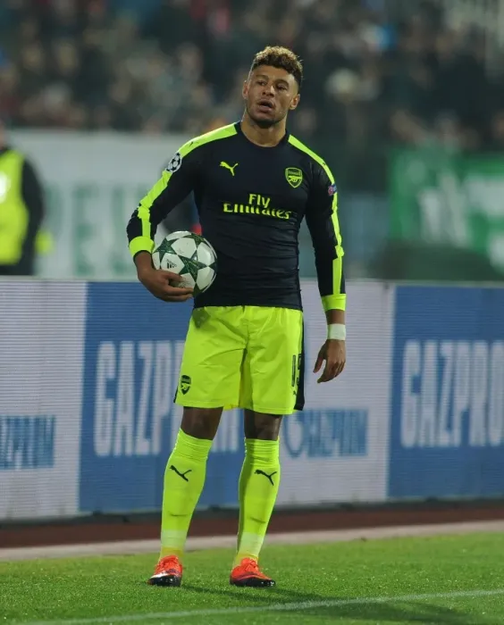Framed Print : Alex Oxlade-Chamberlain in Action: Arsenal vs Ludogorets Razgrad, UEFA Champions League, 2016