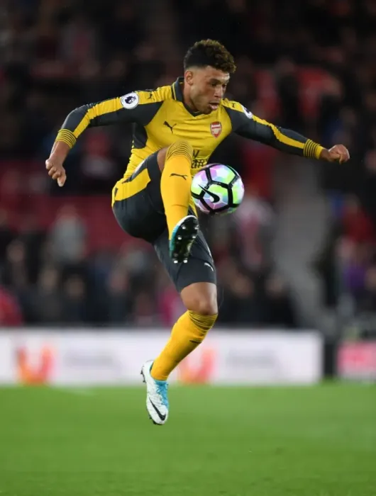 Framed Print : Alex Oxlade-Chamberlain in Action: Arsenal vs Middlesbrough, Premier League 2016-17