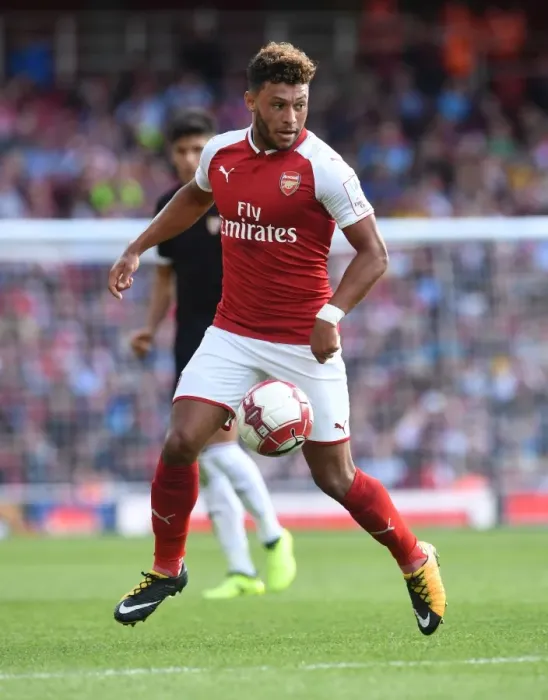 Framed Print : Alex Oxlade-Chamberlain in Action: Arsenal vs Sevilla, Emirates Cup 2017-18
