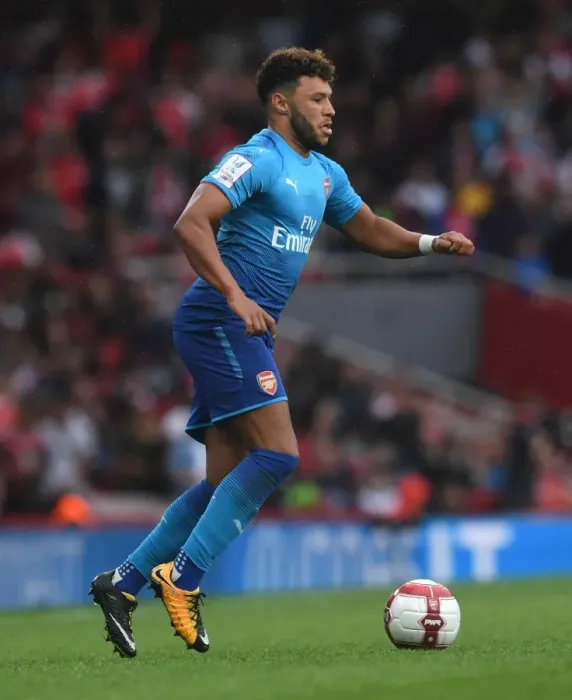 Framed Print : Alex Oxlade-Chamberlain in Action: Arsenal vs SL Benfica, Emirates Cup 2017-18