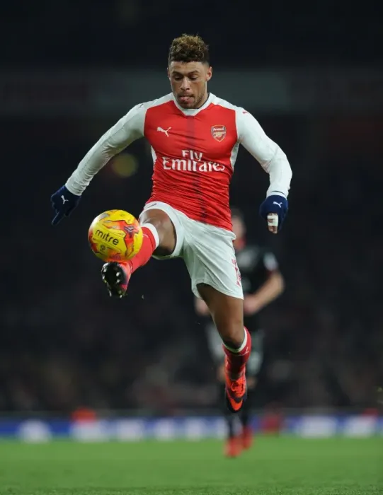 Framed Print : Alex Oxlade-Chamberlain in Action: Arsenal vs Southampton, EFL Cup Quarter-Final 2016-17