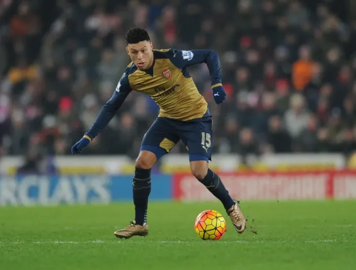 Framed Print : Alex Oxlade-Chamberlain in Action: Arsenal vs Stoke City, Premier League 2015-16