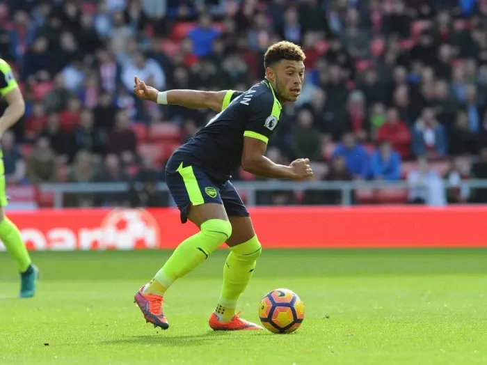 Framed Print : Alex Oxlade-Chamberlain in Action: Arsenal vs Sunderland, Premier League 2016-17