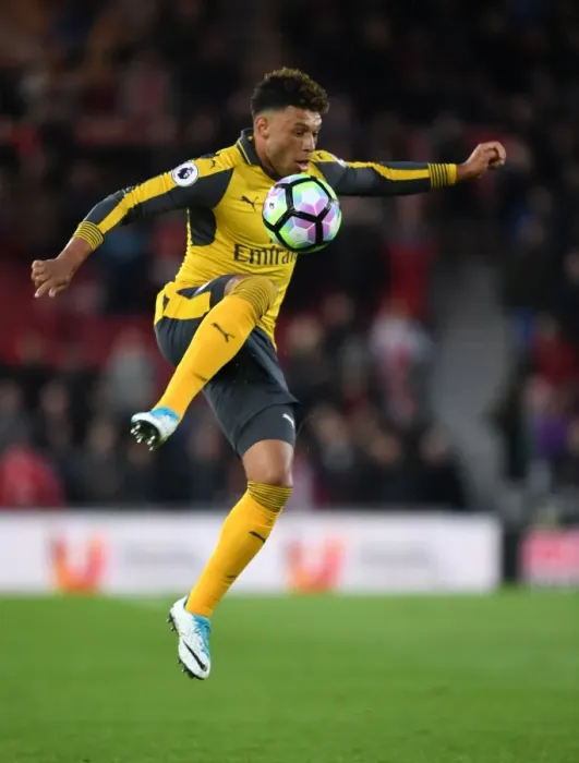 Framed Print : Alex Oxlade-Chamberlain in Action: Middlesbrough vs Arsenal, Premier League 2016-17 Framed Print : Alex Oxlade-Chamberlain in Action: Middlesbrough vs Arsenal, Premier League 2016-17