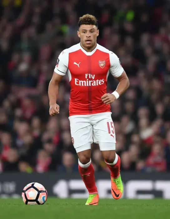 Framed Print : Alex Oxlade-Chamberlain in Action: Thrilling Emirates FA Cup Quarter-Final for Arsenal against Lincoln City (2017)