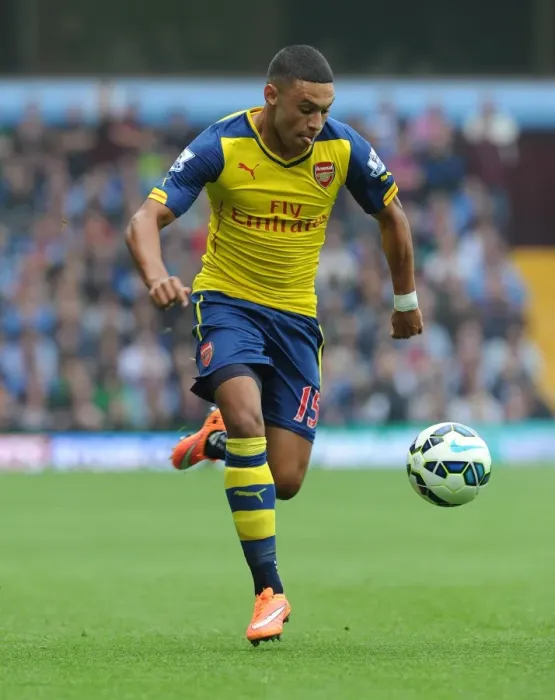 Framed Print : Alex Oxlade-Chamberlain (Arsenal). Aston Villa 0: 3 Arsenal. Barclays Premier League