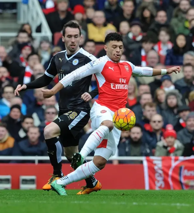 Framed Print : Alex Oxlade-Chamberlain (Arsenal) Christian Fuchs (Leicester). Arsenal 2: 1 Leicester City