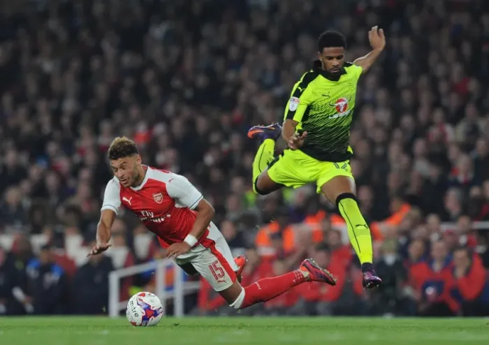 Framed Print : Alex Oxlade-Chamberlain (Arsenal) Garath McCleary (Reading). Arsenal 2: 0 Reading Framed Print : Alex Oxlade-Chamberlain (Arsenal) Garath McCleary (Reading). Arsenal 2: 0 Reading