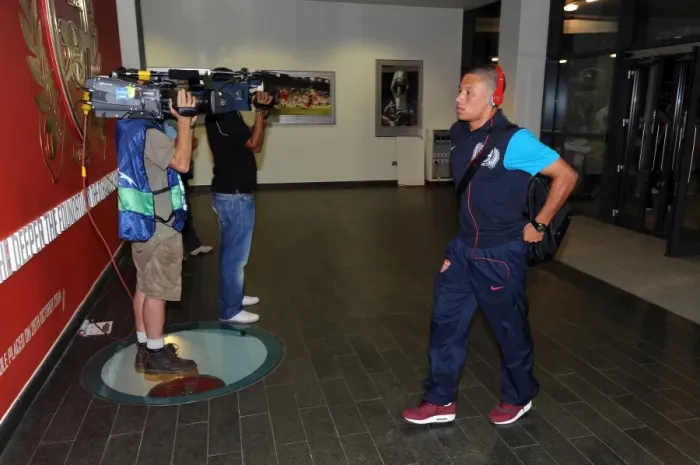 Framed Print : Alex Oxlade-Chamberlain (Arsenal) in the players entrance. Arsenal 2: 1 Olympiacos Framed Print : Alex Oxlade-Chamberlain (Arsenal) in the players entrance. Arsenal 2: 1 Olympiacos