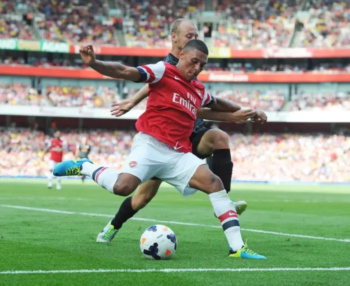 Framed Print : Alex Oxlade-Chamberlain (Arsenal) Semih Kaya (Galatasaray). Arsenal 1: 2 Galatasaray