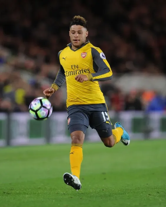 Framed Print : Alex Oxlade-Chamberlain: Arsenal Star in Action vs Middlesbrough, Premier League 2016-17