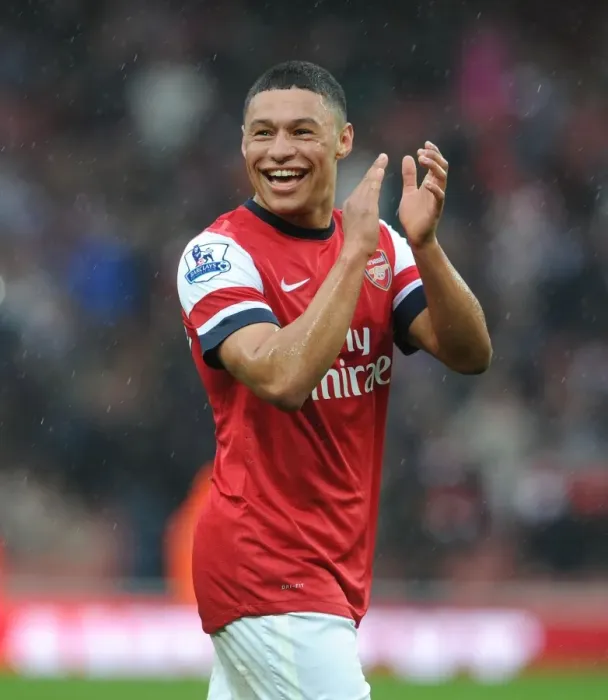 Framed Print : Alex Oxlade-Chamberlain: Arsenal's Determined Midfielder in Action against Norwich City (2012-13) Framed Print : Alex Oxlade-Chamberlain: Arsenal's Determined Midfielder in Action against Norwich City (2012-13)