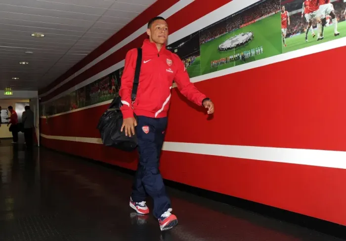 Framed Print : Alex Oxlade-Chamberlain: Arsenal's Ready-to-Rumble Midfielder Ahead of Manchester City Clash (2011-12)