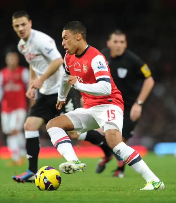Framed Print : Alex Oxlade-Chamberlain: Arsenal's Star Midfielder in Action Against Fulham, Premier League 2012-13