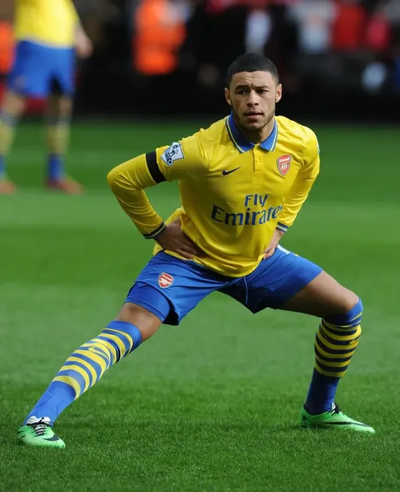 Framed Print : Alex Oxlade-Chamberlain: Gearing Up for Liverpool vs Arsenal Clash (2013-14) Framed Print : Alex Oxlade-Chamberlain: Gearing Up for Liverpool vs Arsenal Clash (2013-14)
