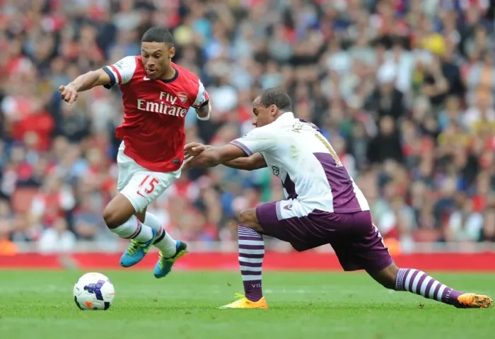Framed Print : Alex Oxlade-Chamberlain Outsmarts Gabriel Agbonlahor: Arsenal vs Aston Villa, 2013 - A Masterclass in Dribbling Framed Print : Alex Oxlade-Chamberlain Outsmarts Gabriel Agbonlahor: Arsenal vs Aston Villa, 2013 - A Masterclass in Dribbling