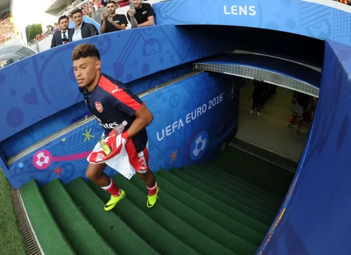 Framed Print : Alex Oxlade-Chamberlain Readies for RC Lens Friendly: Arsenal Star's Pre-Season Preparation in Lens, 2016