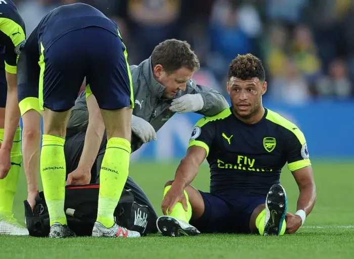Framed Print : Alex Oxlade-Chamberlain Receives Treatment from Arsenal Physio Colin Lewin during Southampton vs Arsenal Match, 2017 Framed Print : Alex Oxlade-Chamberlain Receives Treatment from Arsenal Physio Colin Lewin during Southampton vs Arsenal Match, 2017
