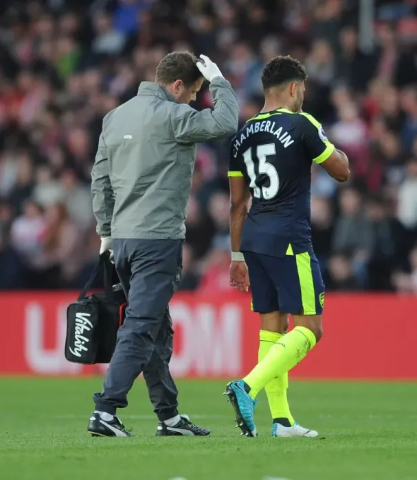 Framed Print : Alex Oxlade-Chamberlain Receives Treatment from Physio Colin Lewin during Southampton Match, 2017