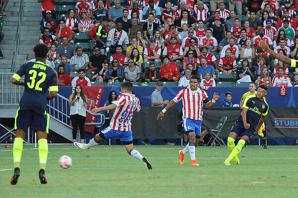Alex Oxlade-Chamberlain Scores Arsenal's Second Goal vs. CD Guadalajara