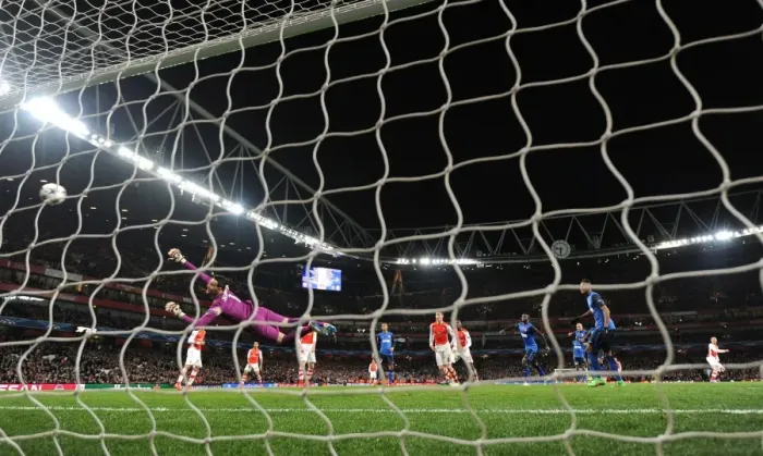 Framed Print : Alex Oxlade-Chamberlain Scores Stunner: Arsenal vs AS Monaco, UEFA Champions League 2015