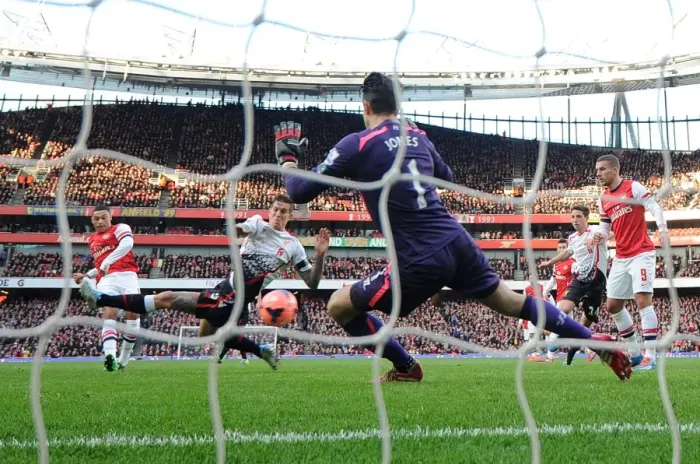 Framed Print : Alex Oxlade-Chamberlain Scores the Winner: Arsenal vs. Liverpool, FA Cup 2013-14