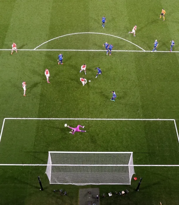 Framed Print : Alex Oxlade-Chamberlain Scores the Winner: Arsenal vs AS Monaco, UEFA Champions League Round of 16