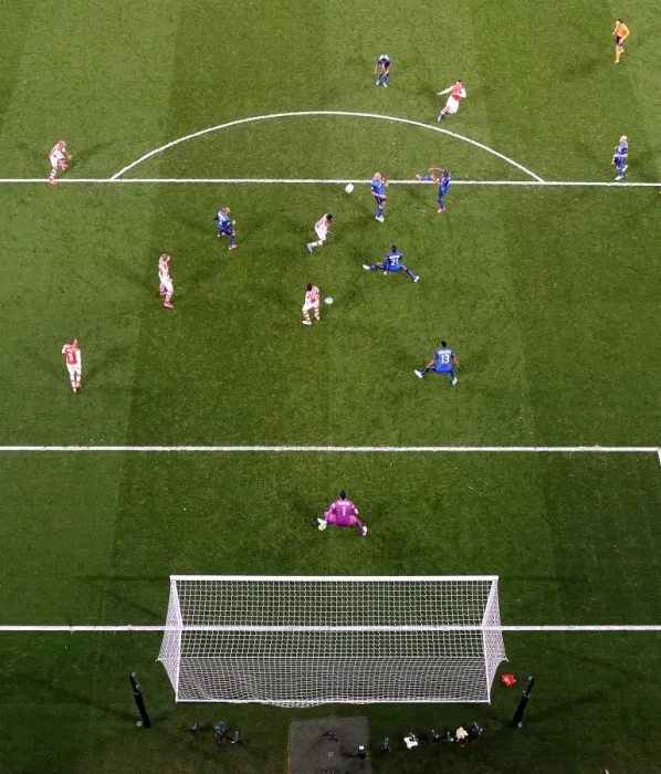 Framed Print : Alex Oxlade-Chamberlain Scores the Winning Goal: Arsenal vs AS Monaco, UEFA Champions League Round of 16