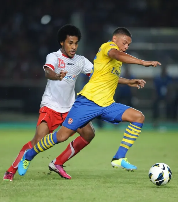 Framed Print : Alex Oxlade-Chamberlain vs. Ian Luis Kabes: Arsenal vs. Indonesia All-Stars, 2013 Framed Print : Alex Oxlade-Chamberlain vs. Ian Luis Kabes: Arsenal vs. Indonesia All-Stars, 2013