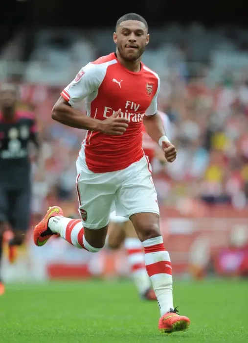 Framed Print : Alex Oxlade-Chamberlain's Brilliant Performance: Arsenal Crushes Benfica 5-1 at The Emirates Cup