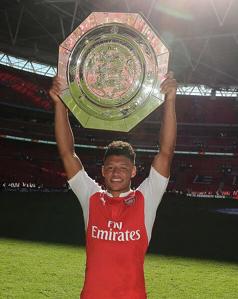 Alex Oxlade-Chamberlain's Thrilling Celebration: Arsenal Secures Community Shield Victory over Chelsea