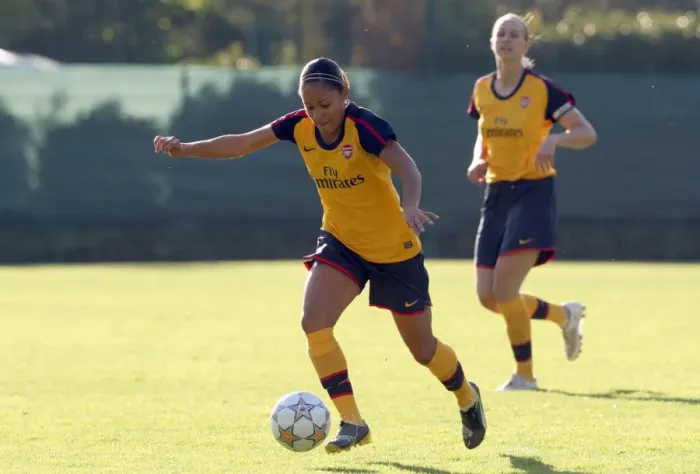 Framed Print : Alex Scott in Action: Arsenal Women Crush Neulengbach 6-0 in UEFA Cup
