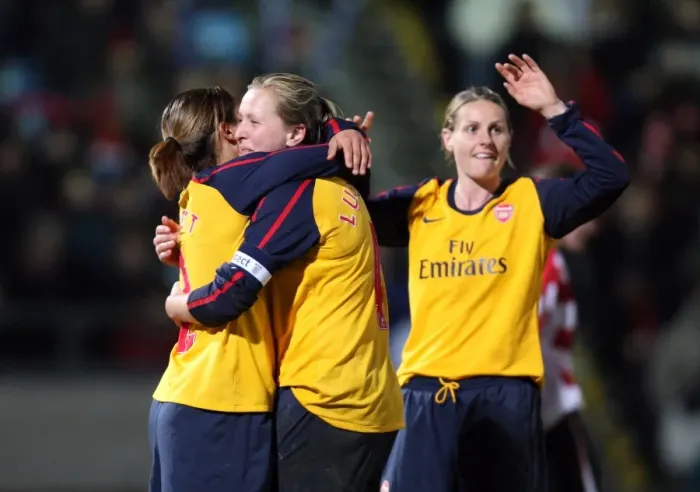 Framed Print : Alex Scott, Jayne Ludlow, and Kelly Smith: Arsenal Ladies Celebrate Historic 5-0 Win in FA Premier League Cup Final