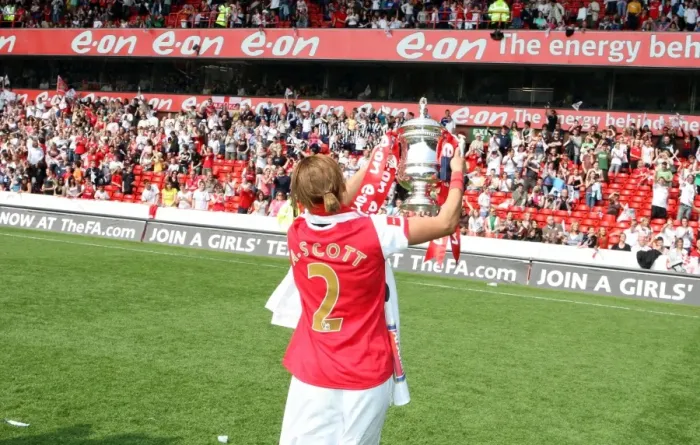 Framed Print : Alex Scott Lifts the FA Cup with Arsenal Ladies: 4-1 Victory over Leeds United (FA Womens Cup Final, 2008)