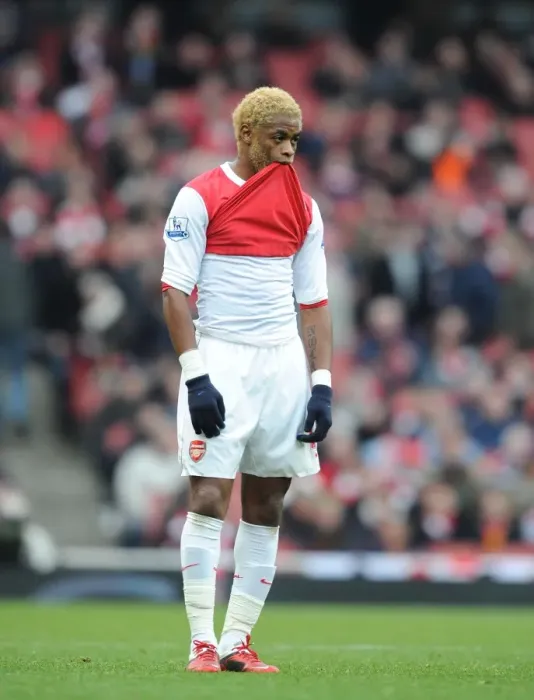 Framed Print : Alex Song in Action for Arsenal Against Leeds United, FA Cup 3rd Round, Emirates Stadium