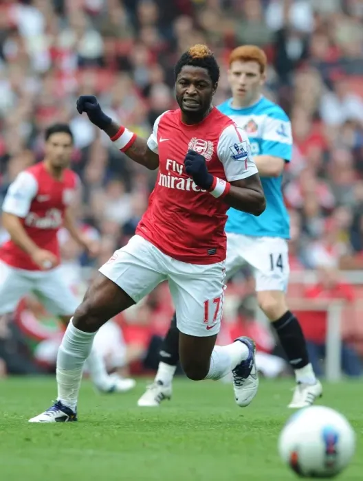 Framed Print : Alex Song in Action: Arsenal vs Sunderland, Premier League 2011-12