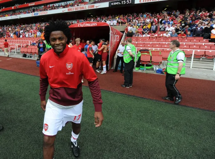 Framed Print : Alex Song in Action: Arsenal's Victory over Athletico Madrid, Emirates Cup 2009
