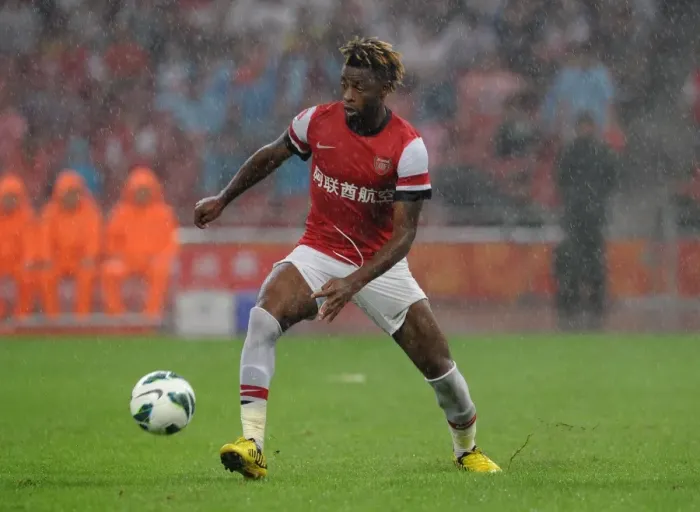 Framed Print : Alex Song (Arsenal). Arsenal 0: 2 Manchester City. Pre Season Friendly. Birds Nest Stadium