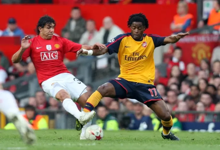 Framed Print : Alex Song (Arsenal) Carlos Tevez (Man Utd) Framed Print : Alex Song (Arsenal) Carlos Tevez (Man Utd)