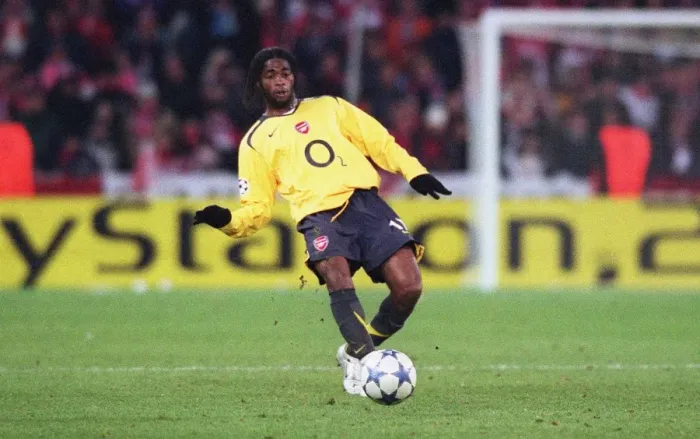 Framed Print : Alex Song (Arsenal). FC Thun 0: 1 Arsenal. UEFA Champions League Framed Print : Alex Song (Arsenal). FC Thun 0: 1 Arsenal. UEFA Champions League