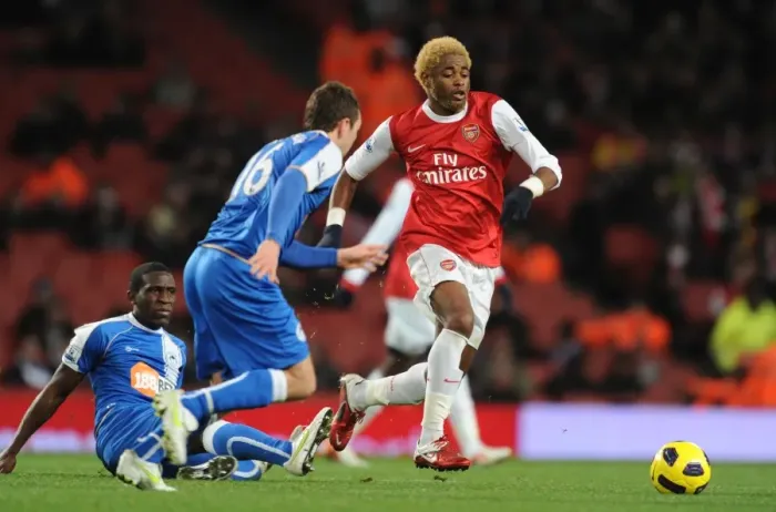 Framed Print : Alex Song (Arsenal) James McCarthur and Hendry Thomas(Wigan). Arsenal 3: 0 Wigan Athletic