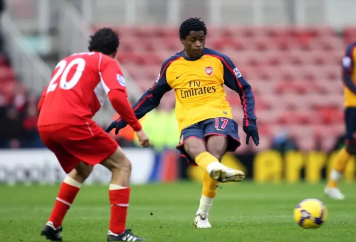 Framed Print : Alex Song (Arsenal) Julio Arca (Middlesbrough) Framed Print : Alex Song (Arsenal) Julio Arca (Middlesbrough)