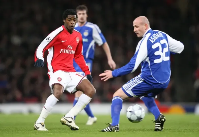 Framed Print : Alex Song (Arsenal) Malkhaz Asatiani (Dynamo Kyiv)