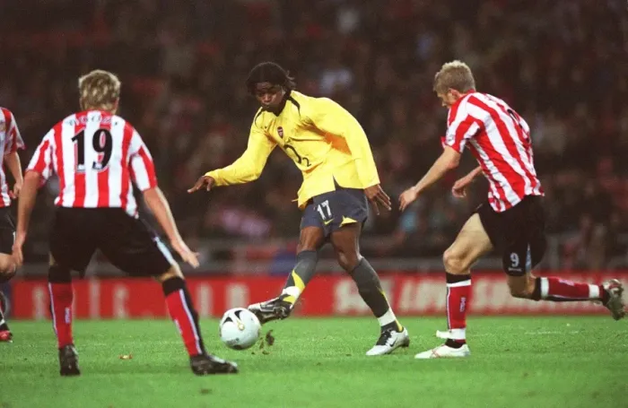 Framed Print : Alex Song (Arsenal) Martin Woods and Jonathan Stead (Sunderland) Framed Print : Alex Song (Arsenal) Martin Woods and Jonathan Stead (Sunderland)