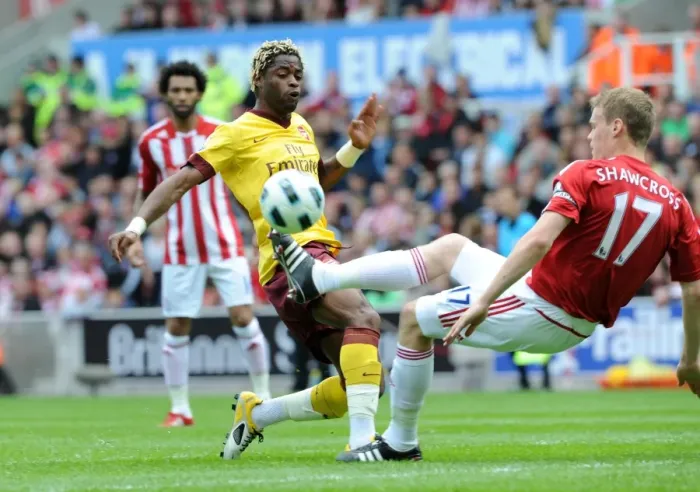 Framed Print : Alex Song (Arsenal) Ryan Shawcross (Stoke). Stoke City 3: 1 Arsenal. Barclays Premier League