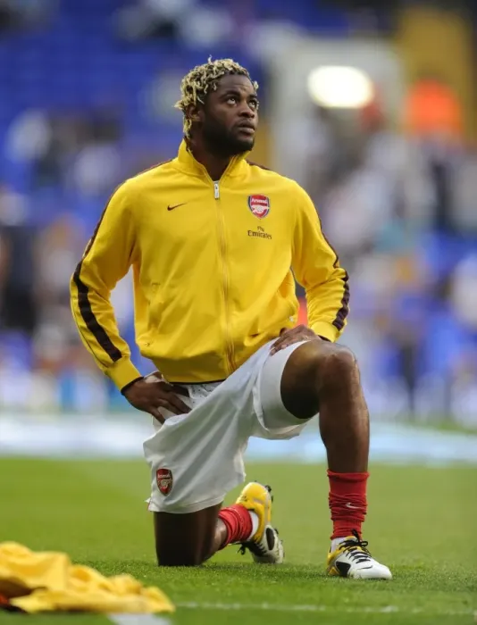 Framed Print : Alex Song (Arsenal). Tottenham Hotspur 3: 3 Arsenal. Barclays Premier League Framed Print : Alex Song (Arsenal). Tottenham Hotspur 3: 3 Arsenal. Barclays Premier League