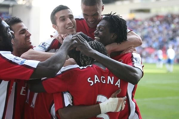 Alex Song celebrates scoring Arsenals 4th goal with his team mates