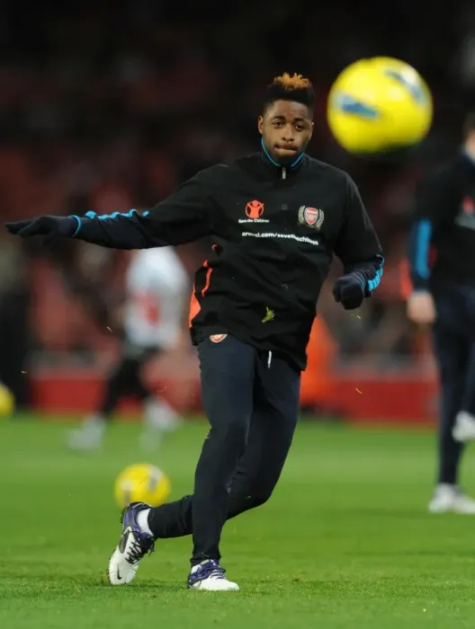 Framed Print : Alex Song: Focused and Ready for Arsenal vs. Fulham (2011-12) Framed Print : Alex Song: Focused and Ready for Arsenal vs. Fulham (2011-12)